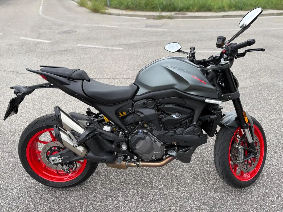Ducati Monster 937 + (2021 - 25) (10)