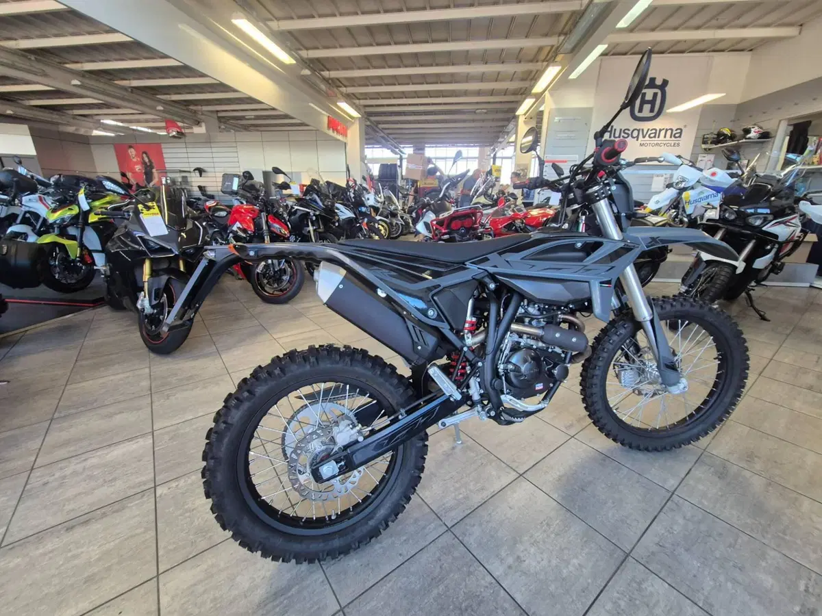 Betamotor RR 125 4T Enduro T (2025 - 26) (2)