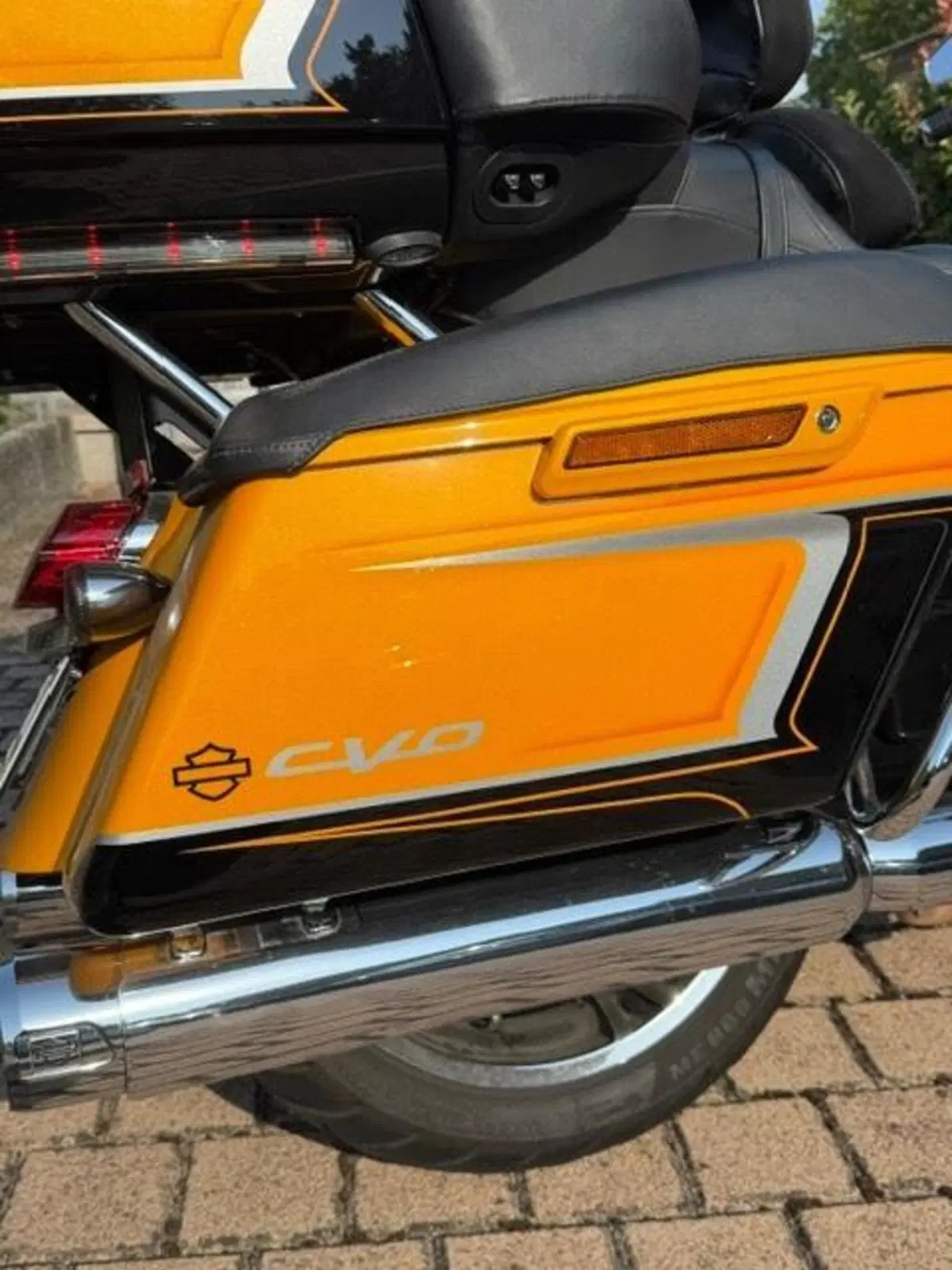 Harley-Davidson CVO Road Glide (2023) (6)
