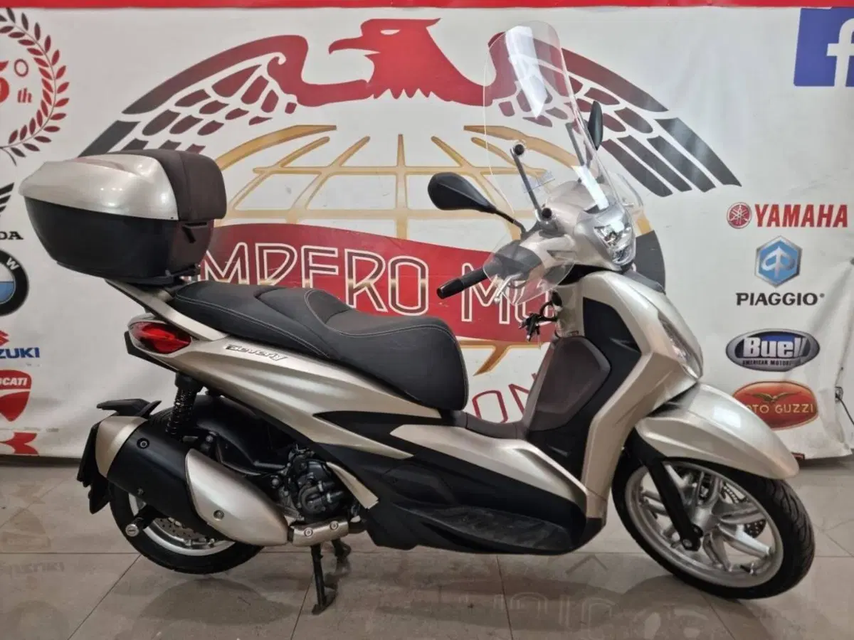 Piaggio Beverly 300 ABS-ASR (2021 - 25) (2)