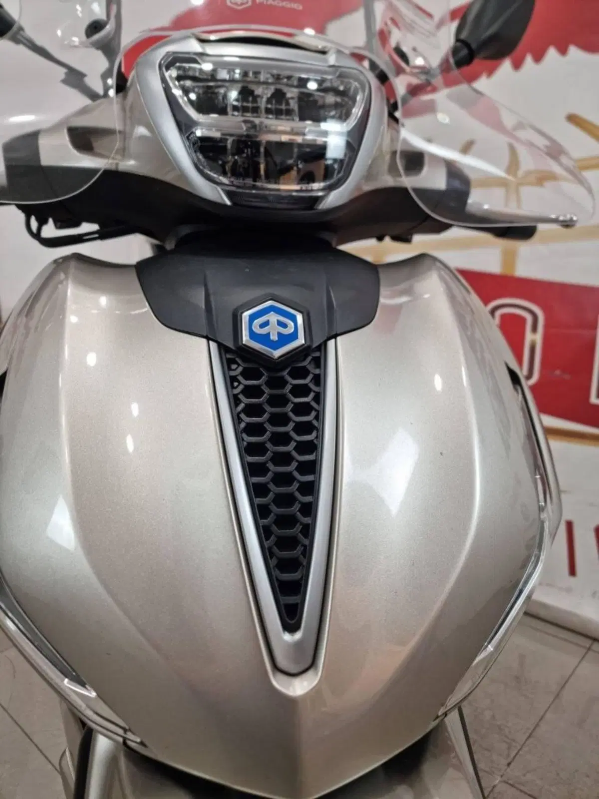 Piaggio Beverly 300 ABS-ASR (2021 - 25) (4)