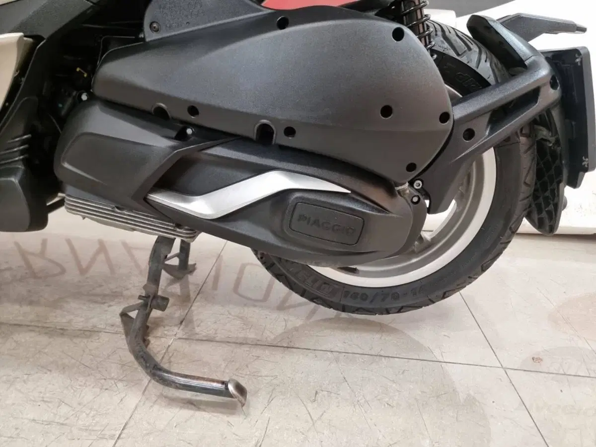 Piaggio Beverly 300 ABS-ASR (2021 - 25) (9)