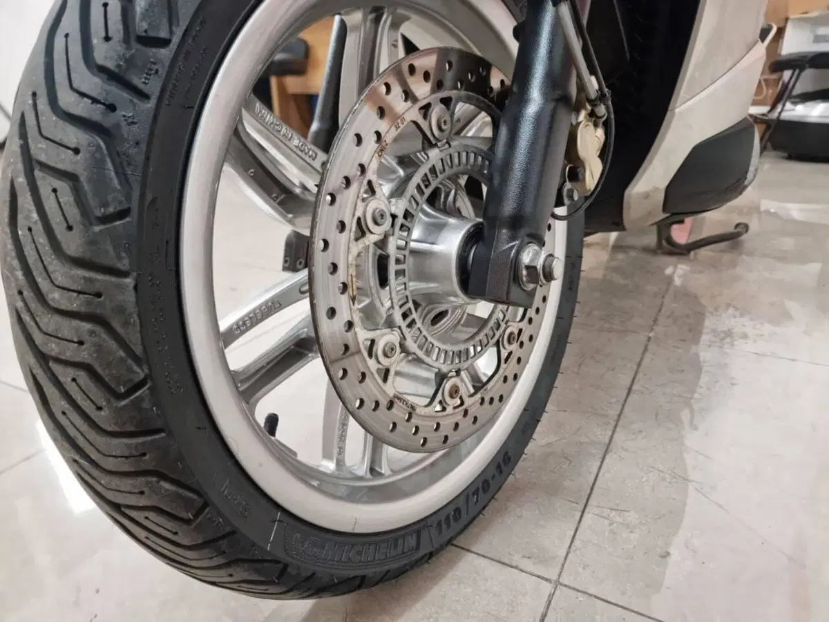 Piaggio Beverly 300 ABS-ASR (2021 - 25) (11)