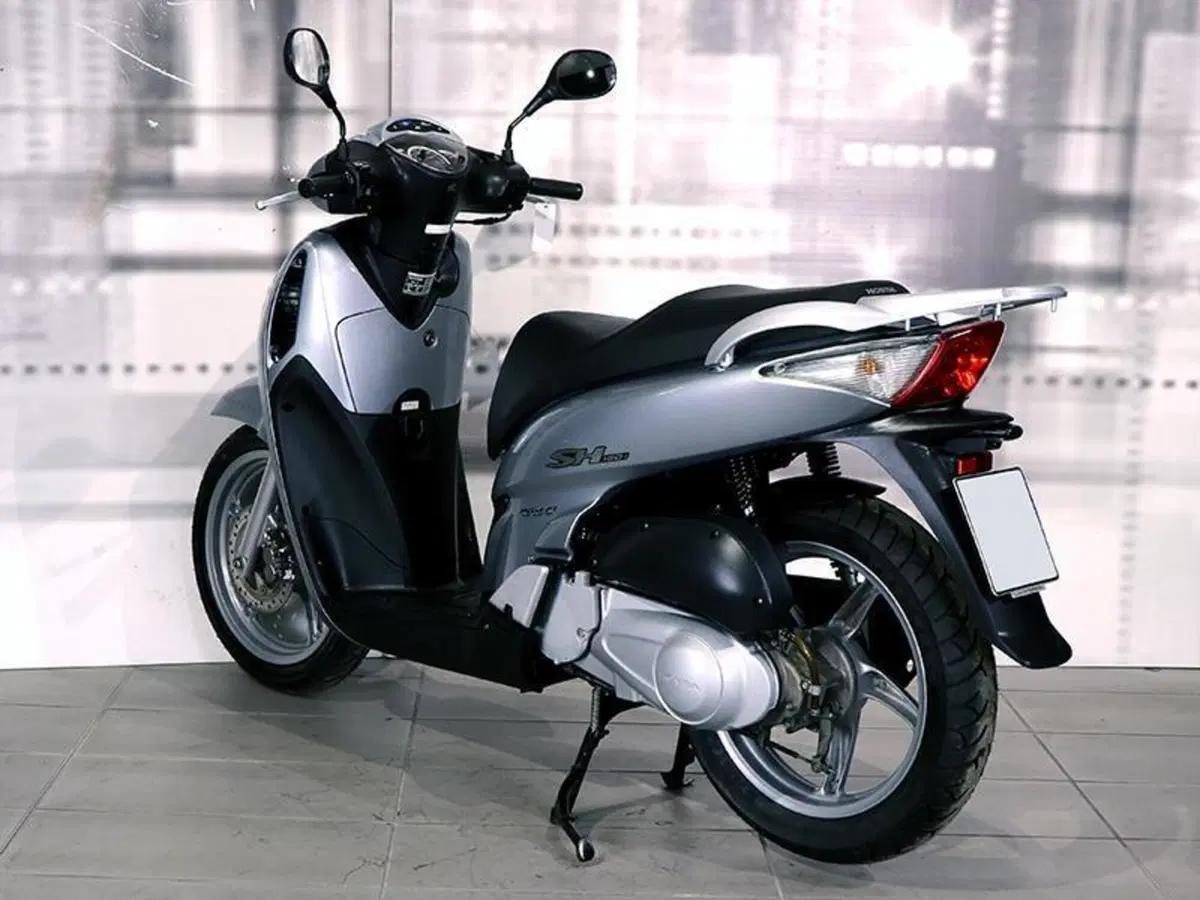 Honda SH 150i (2005 - 08) (2)