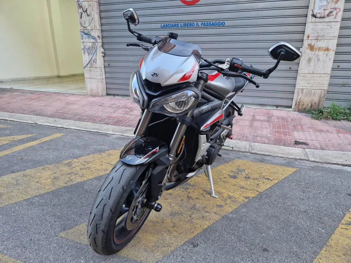 Triumph Street Triple RS (2020 - 22) (2)