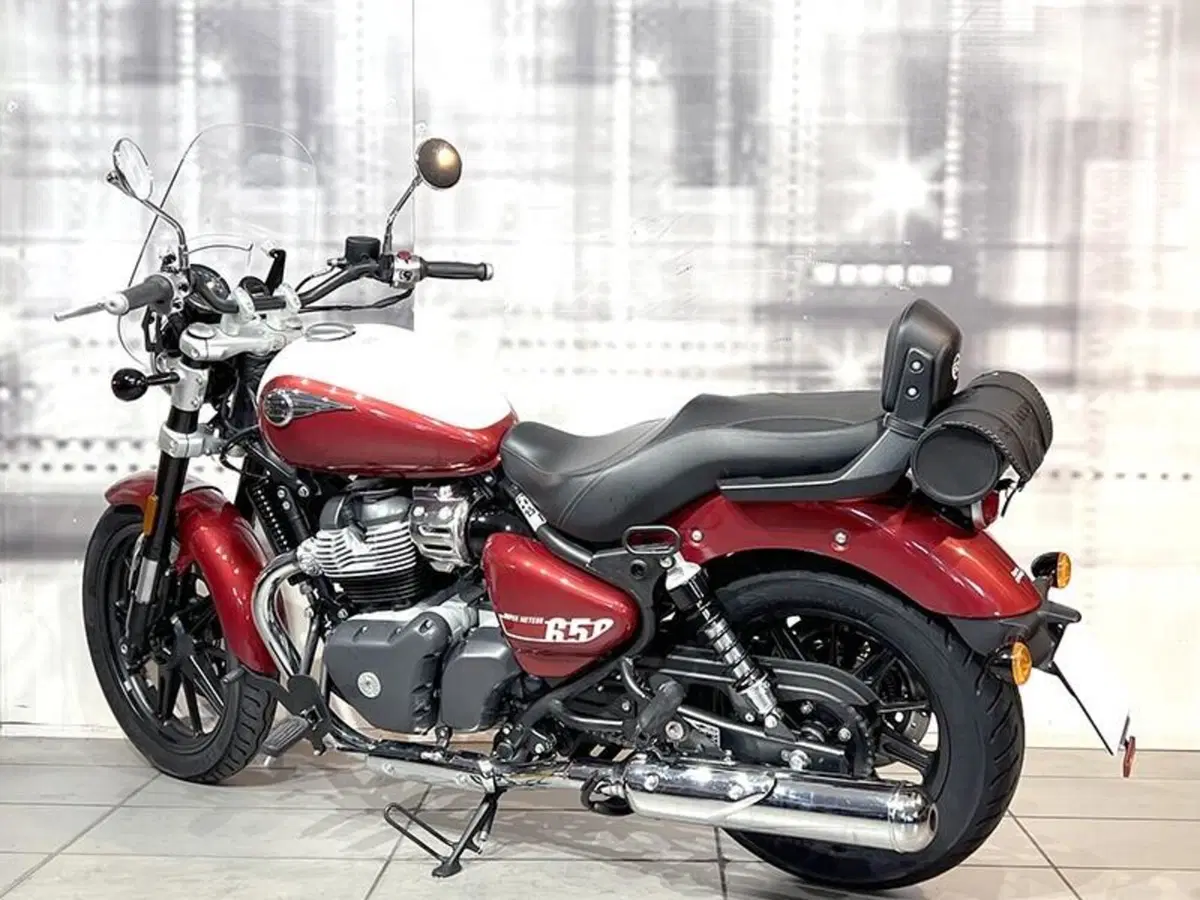 Royal Enfield Super Meteor 650 (2023 - 26) (2)