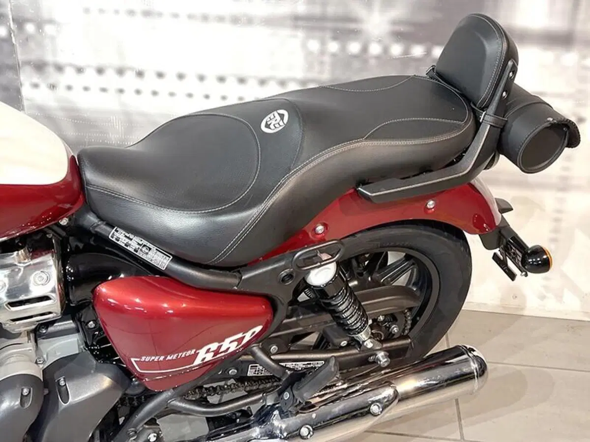 Royal Enfield Super Meteor 650 (2023 - 26) (3)