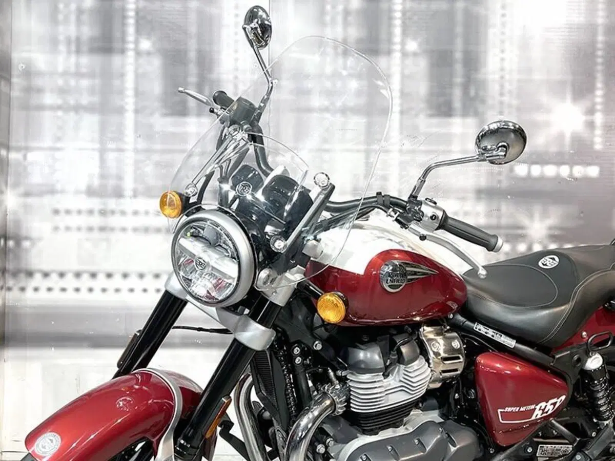 Royal Enfield Super Meteor 650 (2023 - 26) (4)