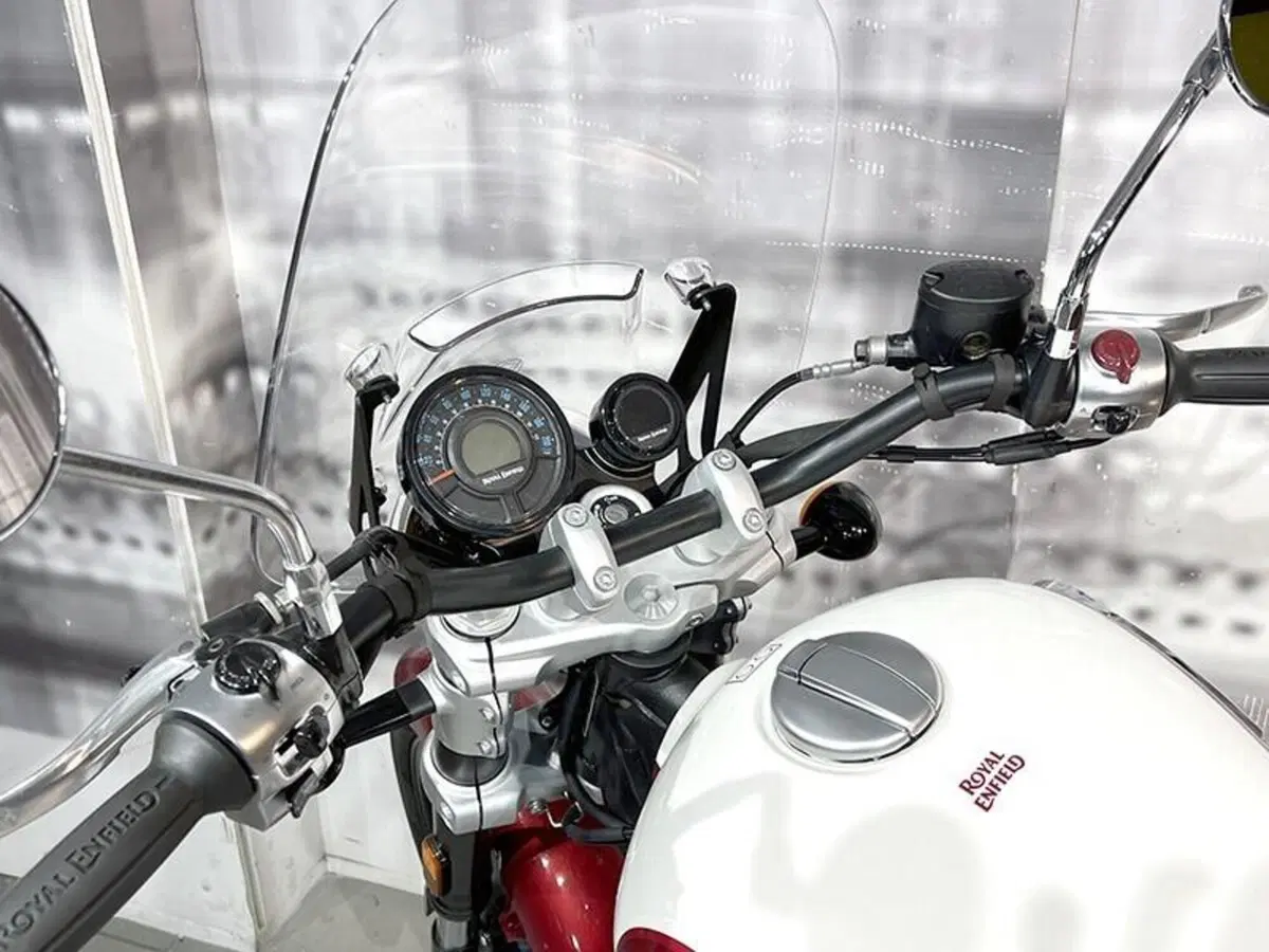 Royal Enfield Super Meteor 650 (2023 - 26) (6)
