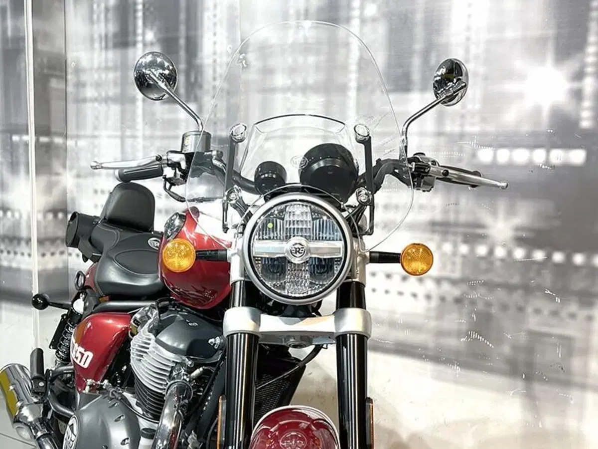 Royal Enfield Super Meteor 650 (2023 - 26) (9)