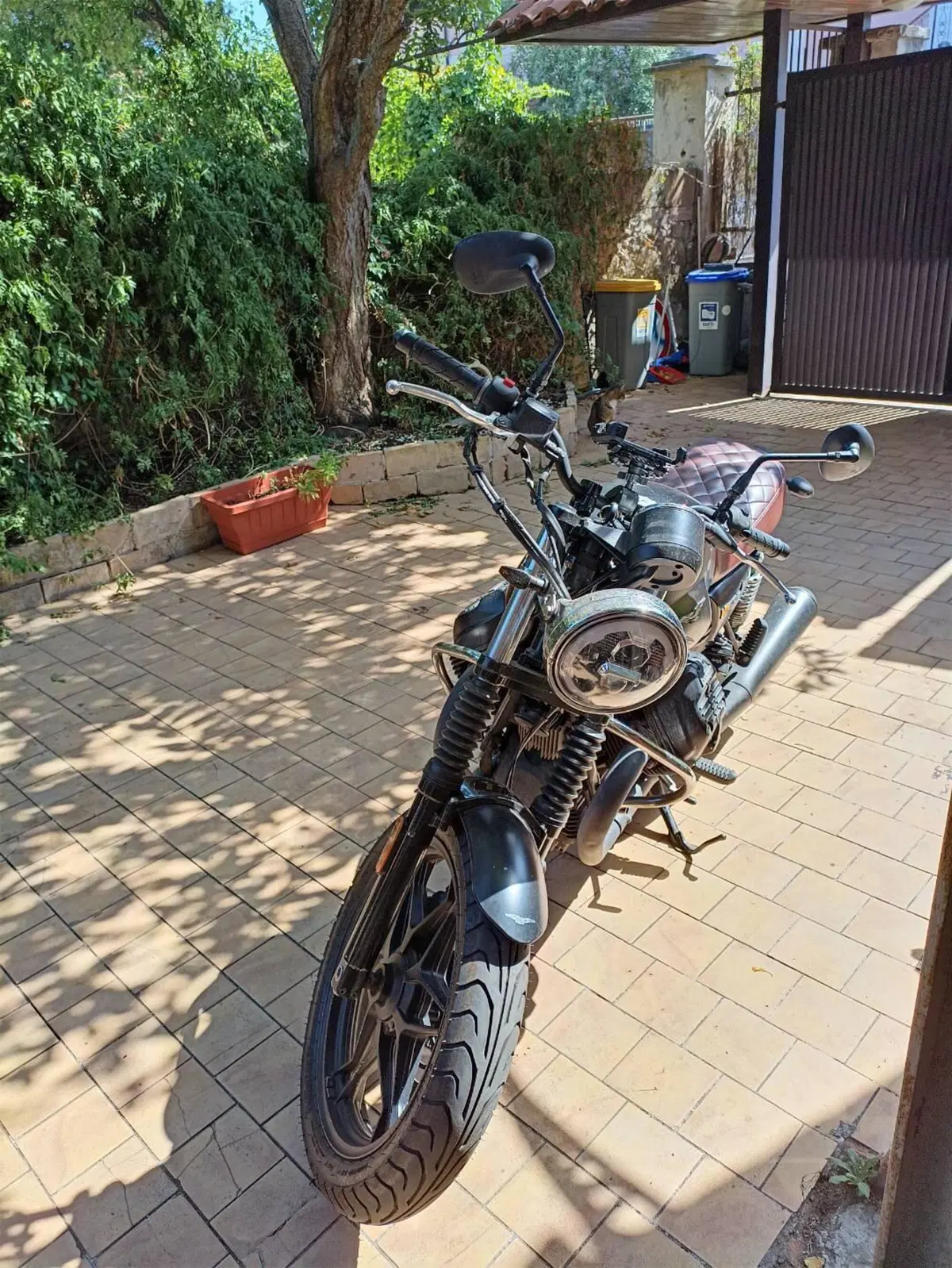 Moto Guzzi V7 III Stone (2017 - 20) (2)