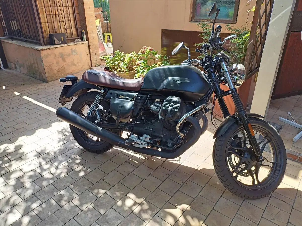 Moto Guzzi V7 III Stone (2017 - 20) (3)