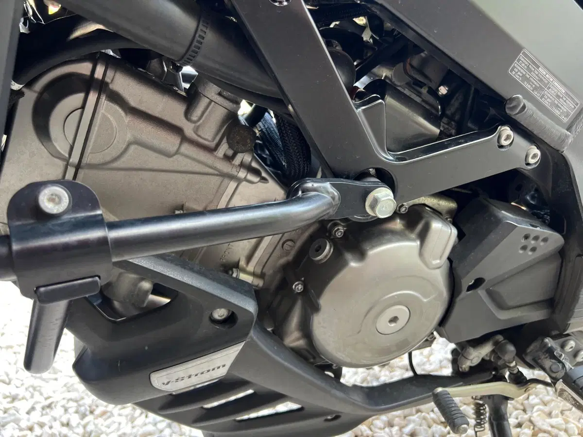 Suzuki V-Strom 650XT (2021 - 25) (4)
