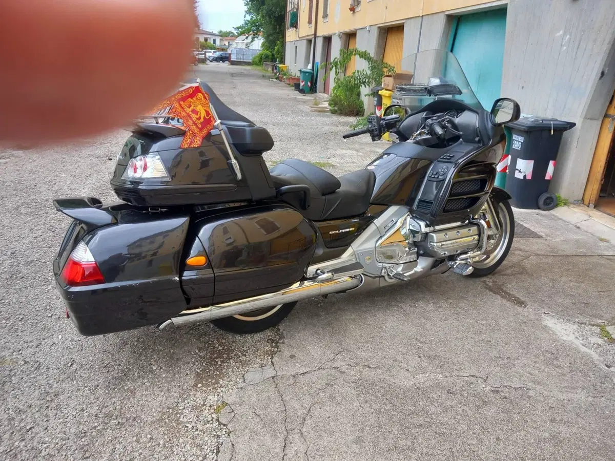 Honda GL 1800 Gold Wing (2007 - 11) (3)