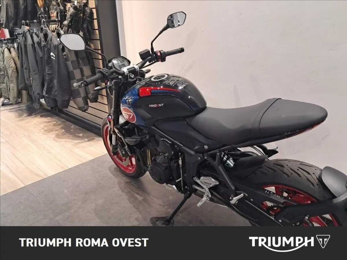 Triumph Trident 660 Triple Tribute Edition (2025 - 26) (7)