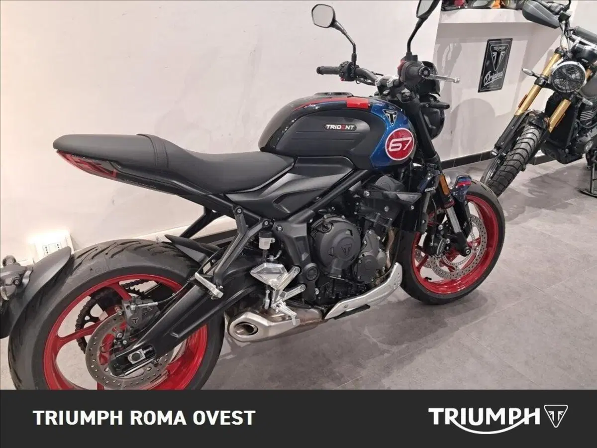 Triumph Trident 660 Triple Tribute Edition (2025 - 26) (4)