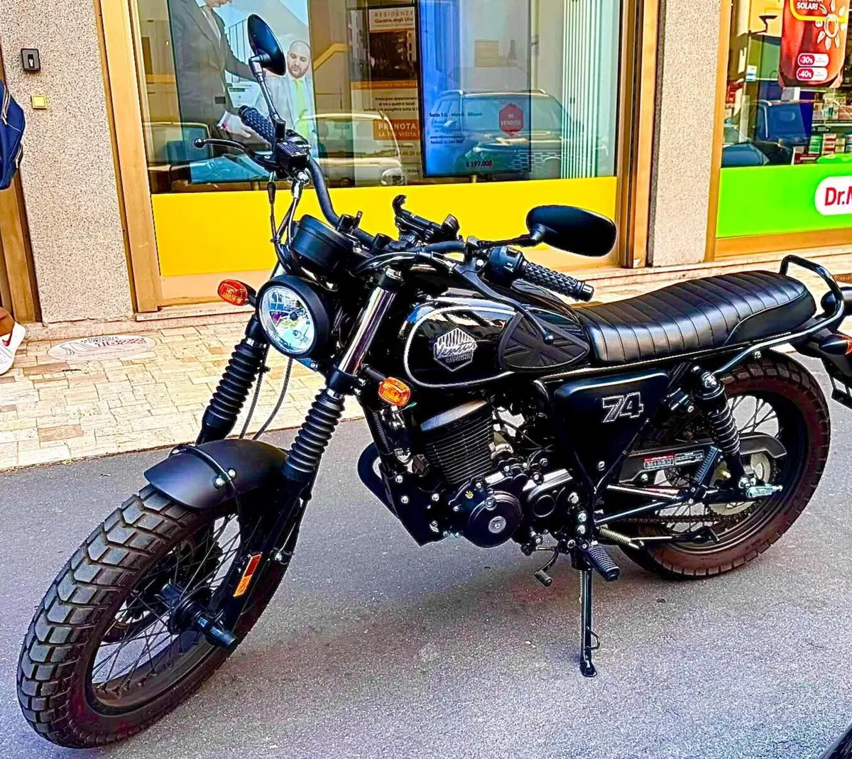Archive Motorcycle AM 125 Blackpearl (2025 - 26) (2)