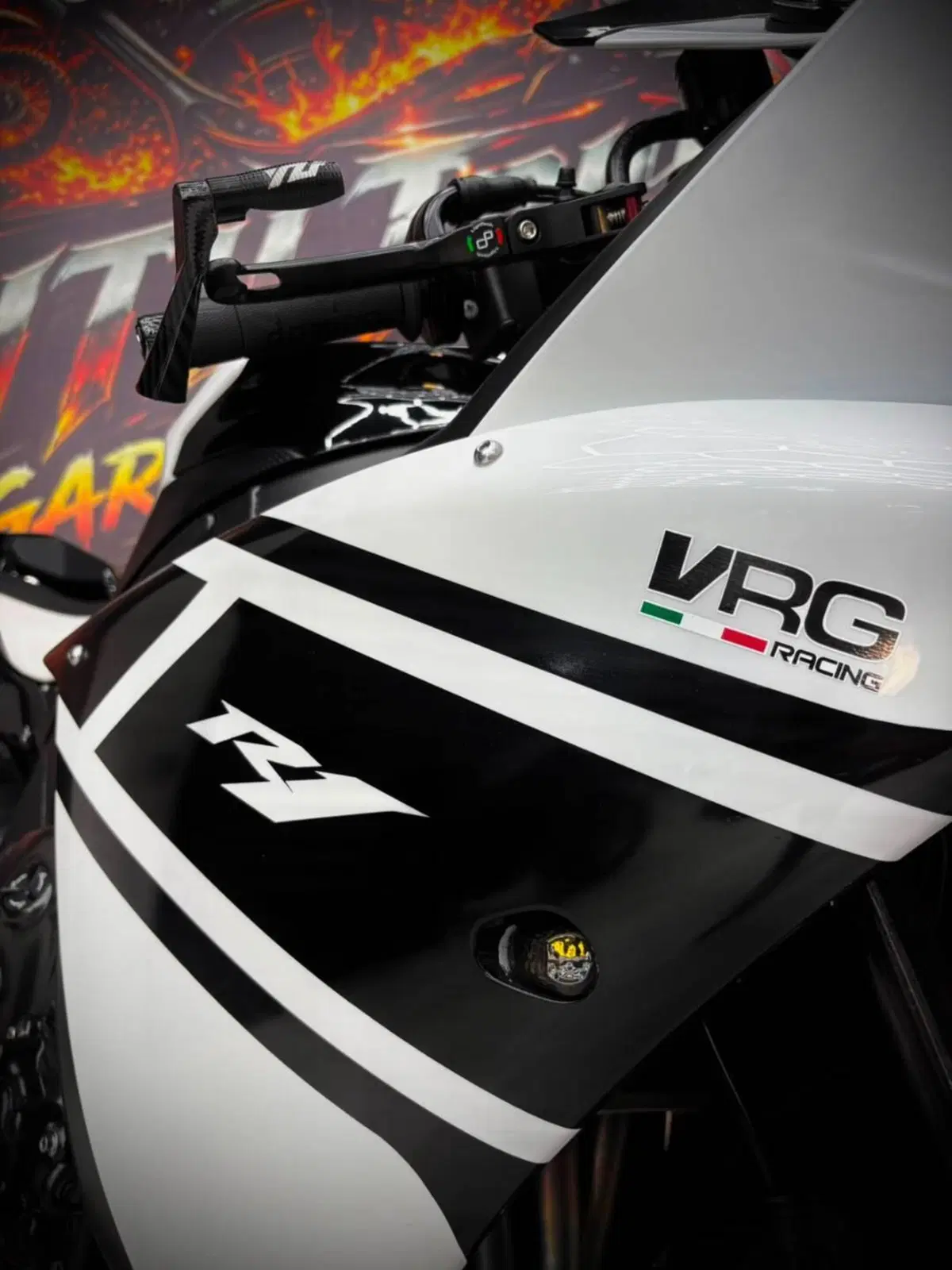 Yamaha YZF R1 (2012 - 14) (9)