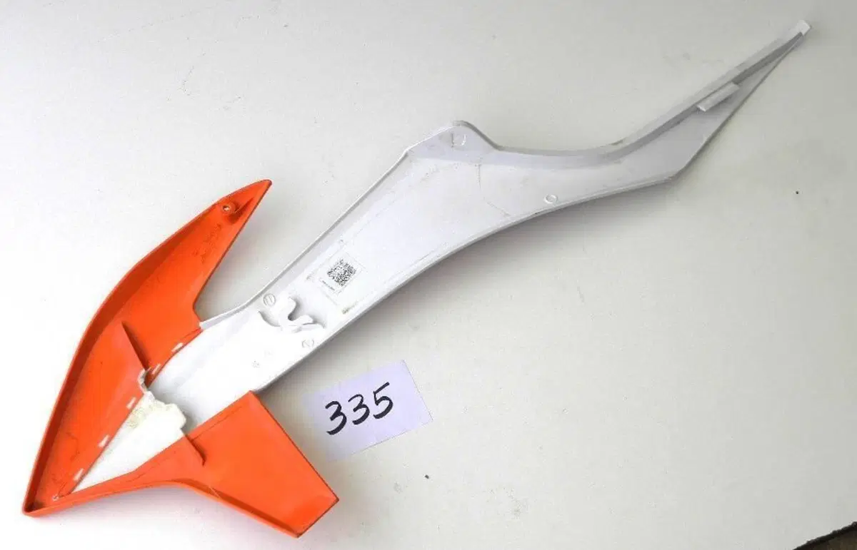 Fianchetto laterale sx KTM (n. 335), cod.: 84221 P (4)