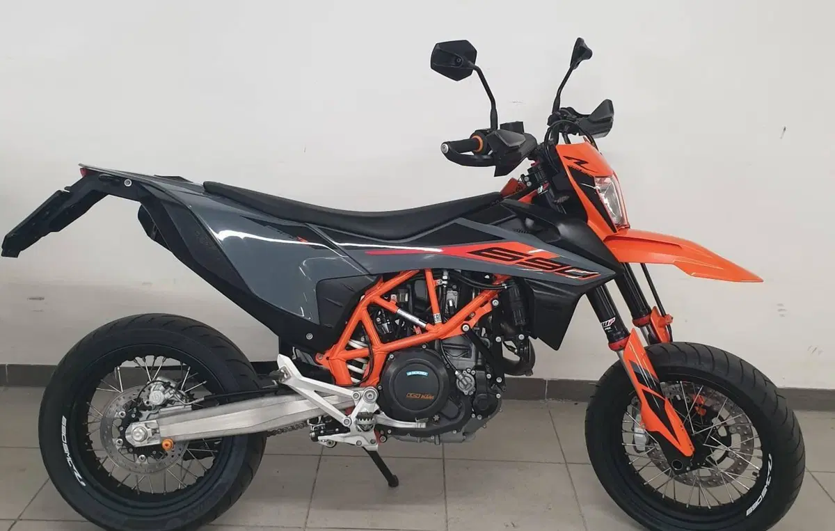 KTM 690 SMC R (2021 - 22) (2)