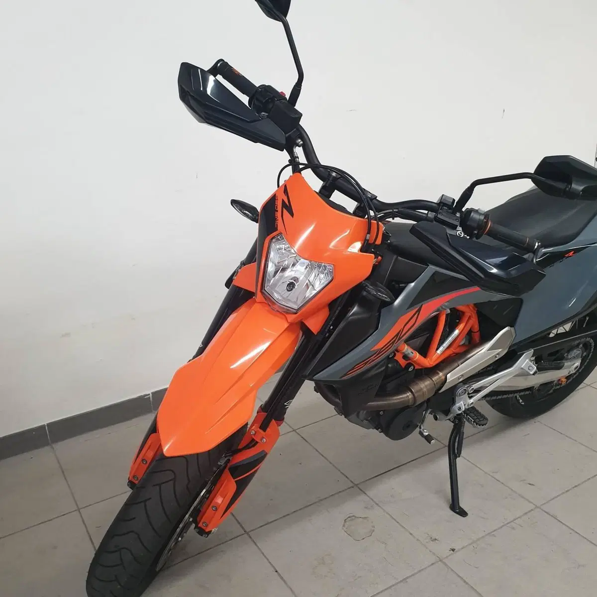 KTM 690 SMC R (2021 - 22) (4)