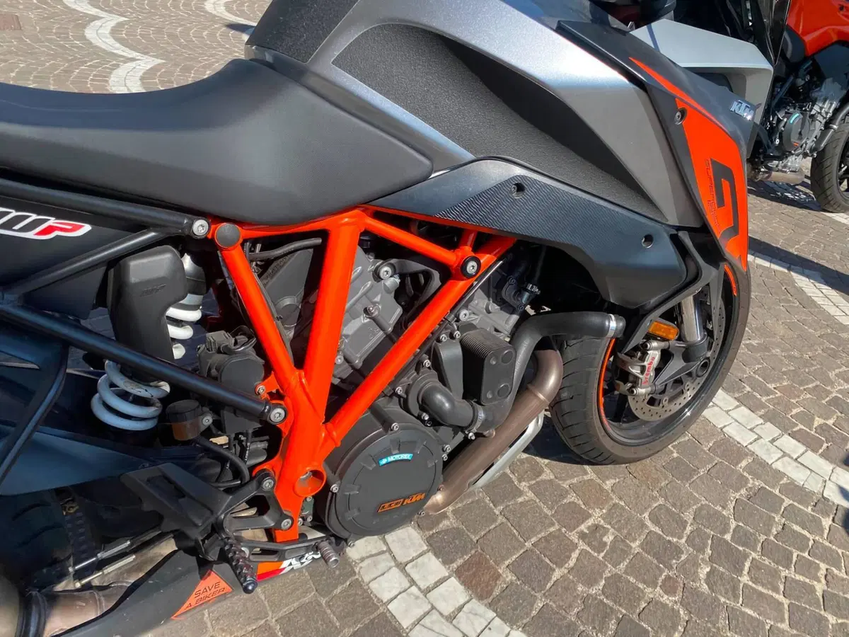KTM 1290 Super Duke GT ABS (2016 - 18) (5)