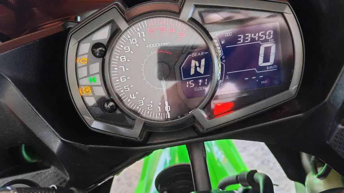 Kawasaki Ninja 400 KRT (2018) (4)