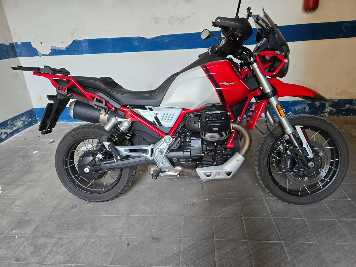 Moto Guzzi V85 TT Evocative Graphics (2021 - 23)