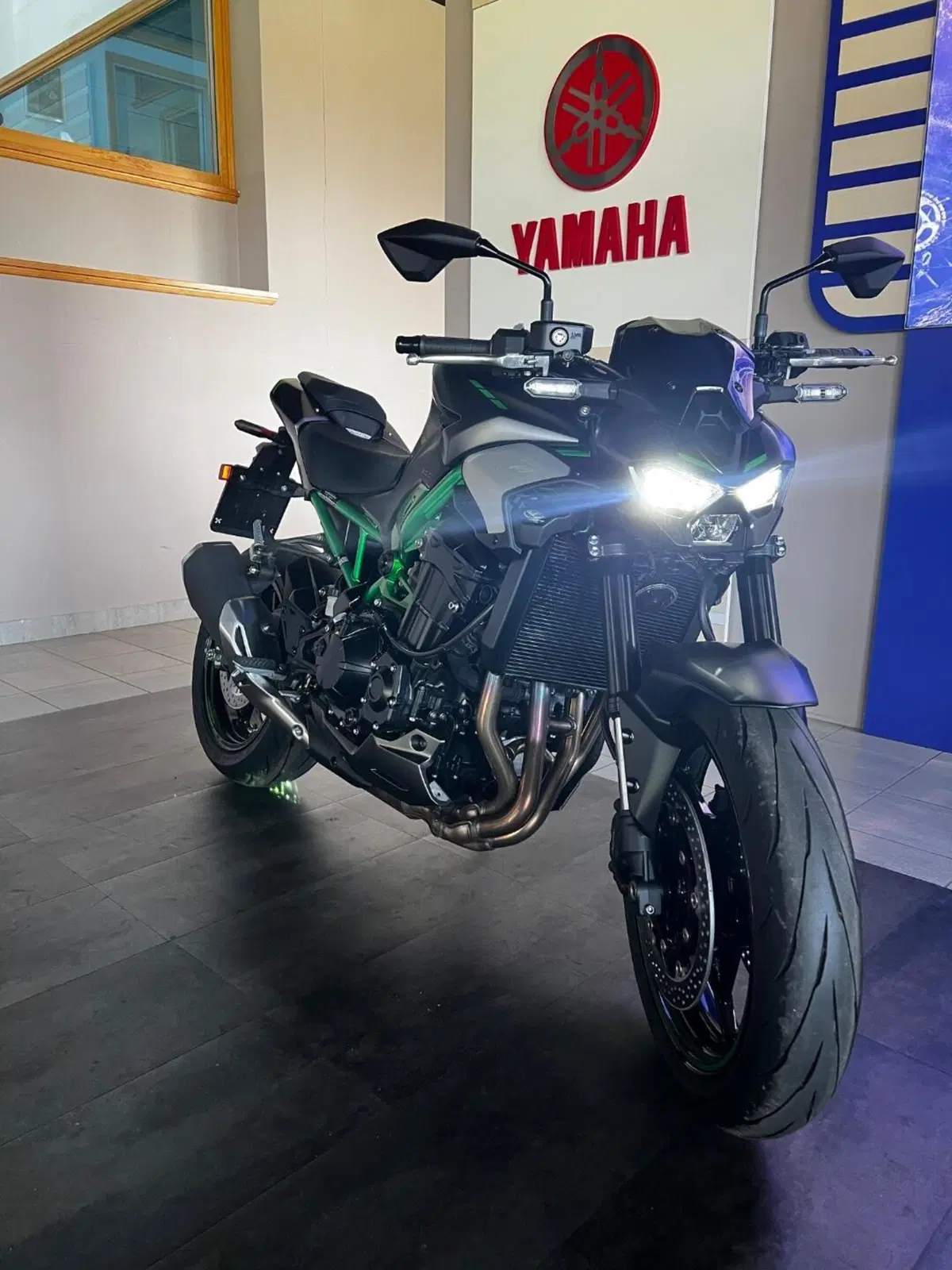 Kawasaki Z 900 (2025 - 26) (2)