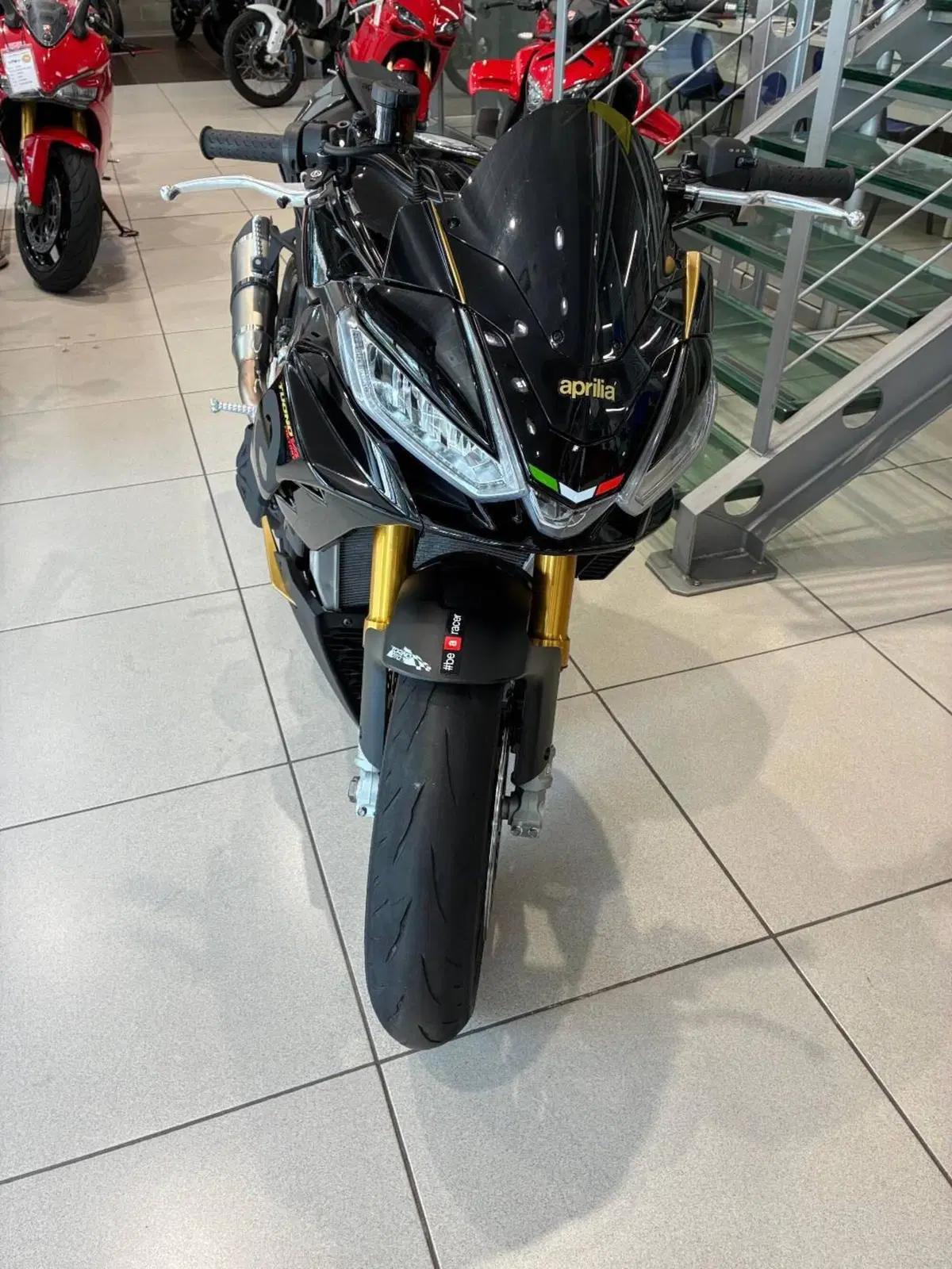 Aprilia Tuono V4 Factory (2021 - 24) (3)