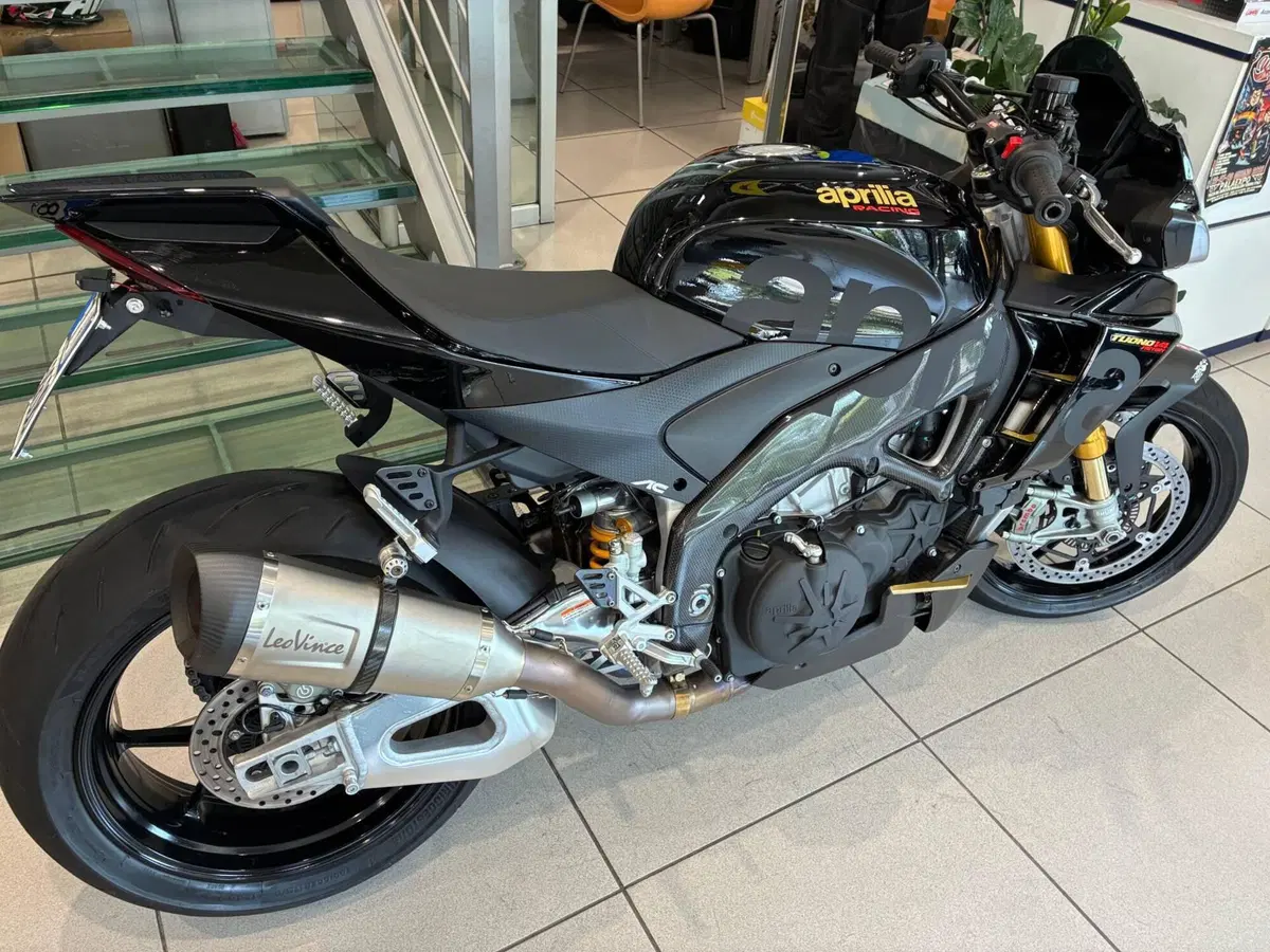 Aprilia Tuono V4 Factory (2021 - 24) (4)
