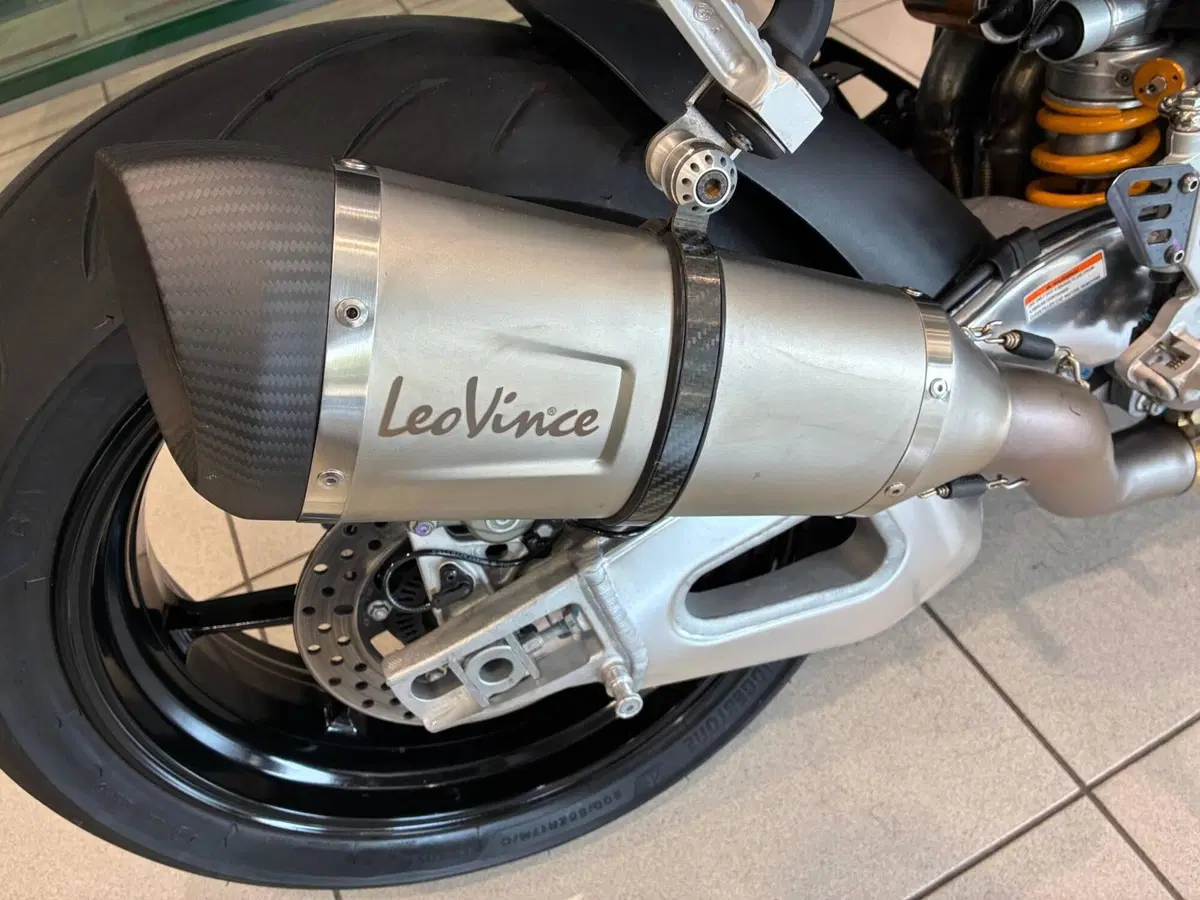 Aprilia Tuono V4 Factory (2021 - 24) (5)
