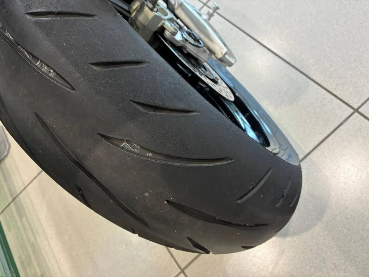 Aprilia Tuono V4 Factory (2021 - 24) (6)