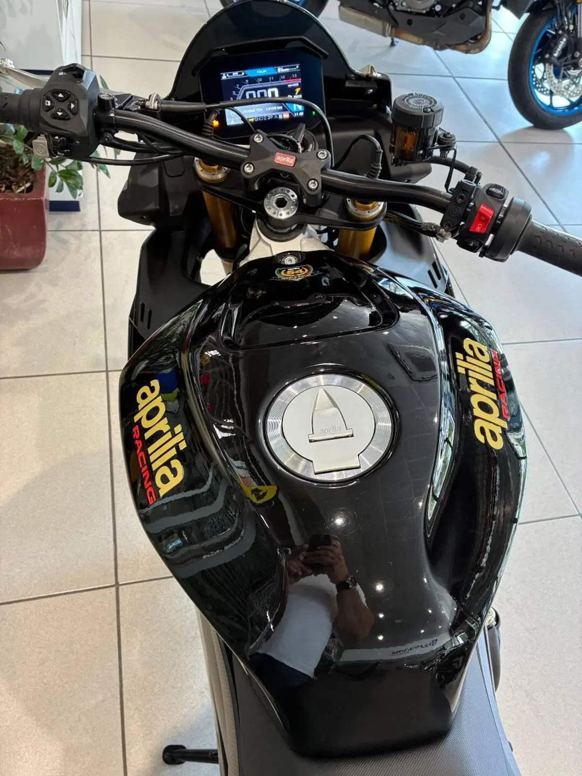 Aprilia Tuono V4 Factory (2021 - 24) (8)