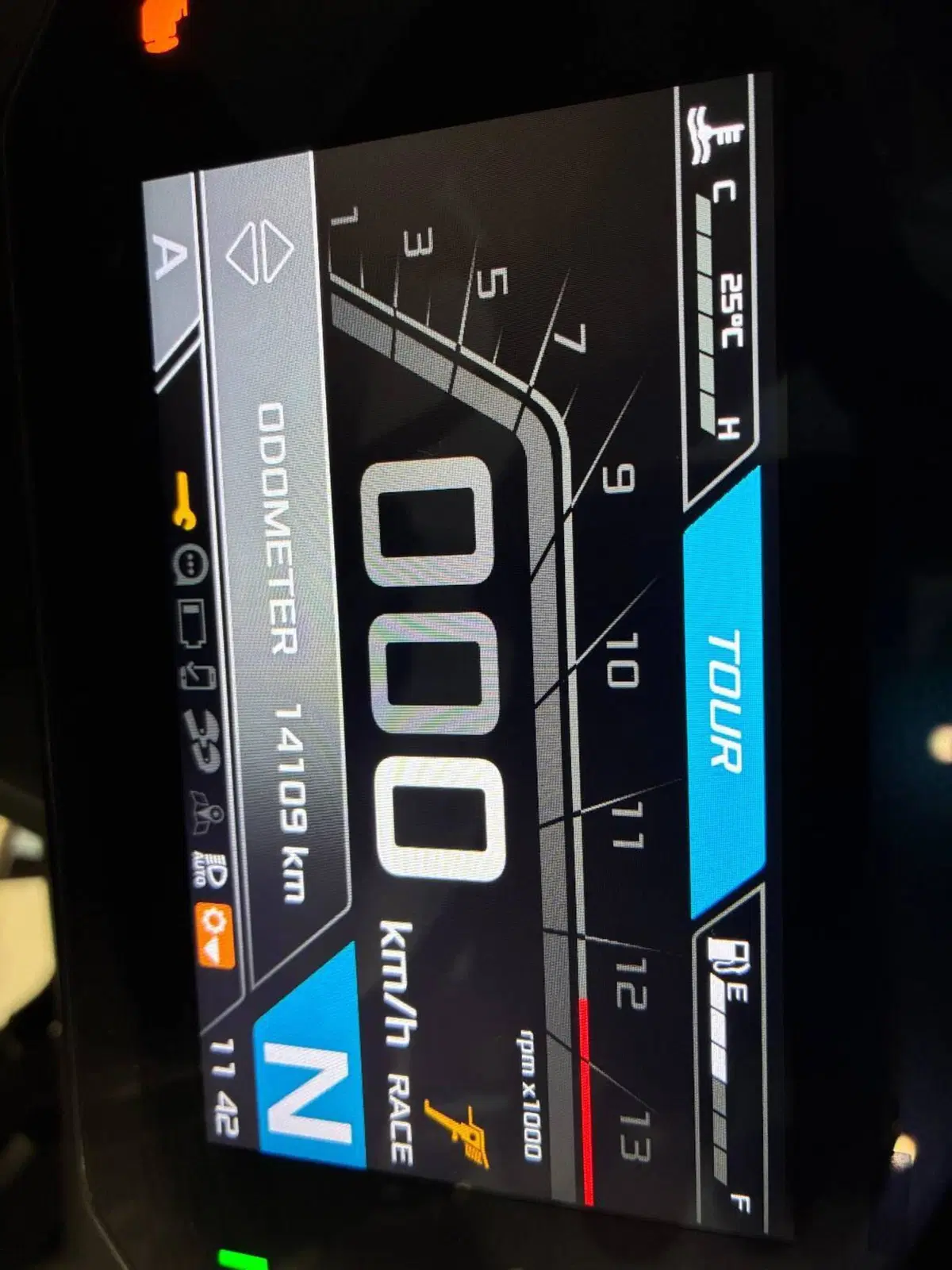 Aprilia Tuono V4 Factory (2021 - 24) (9)