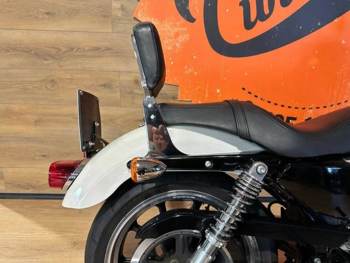 Harley-Davidson 883 SuperLow (2010 - 16) - XL 883L (7)