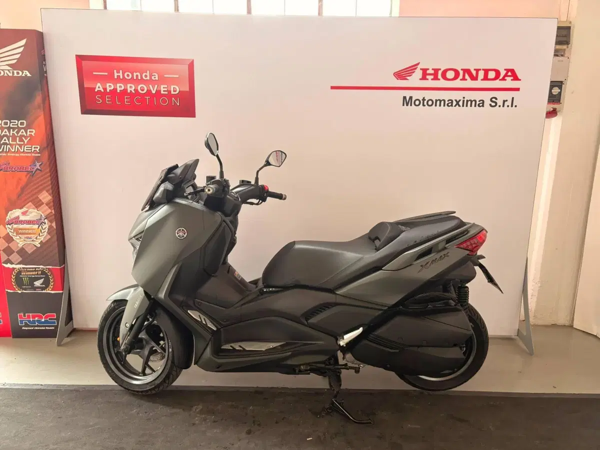 Yamaha X-Max 300 Tech Max+ (2025 - 26) (3)