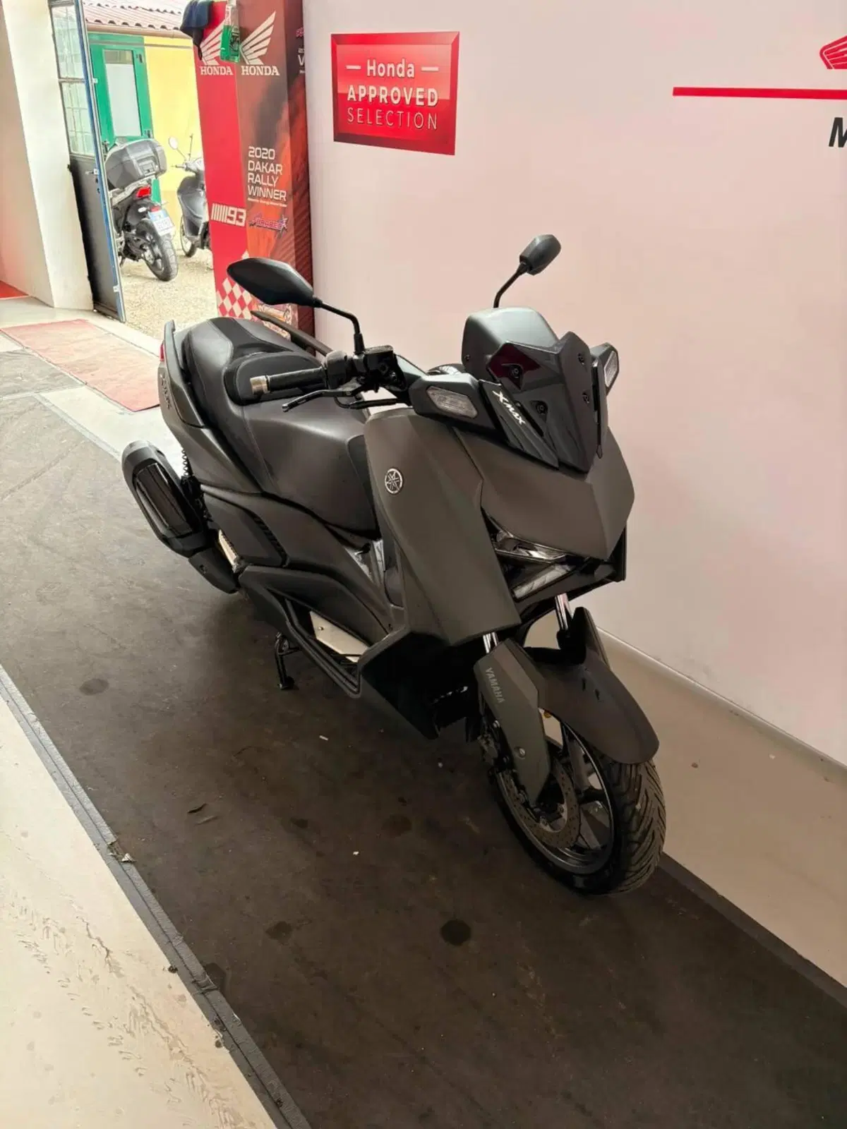 Yamaha X-Max 300 Tech Max+ (2025 - 26) (2)