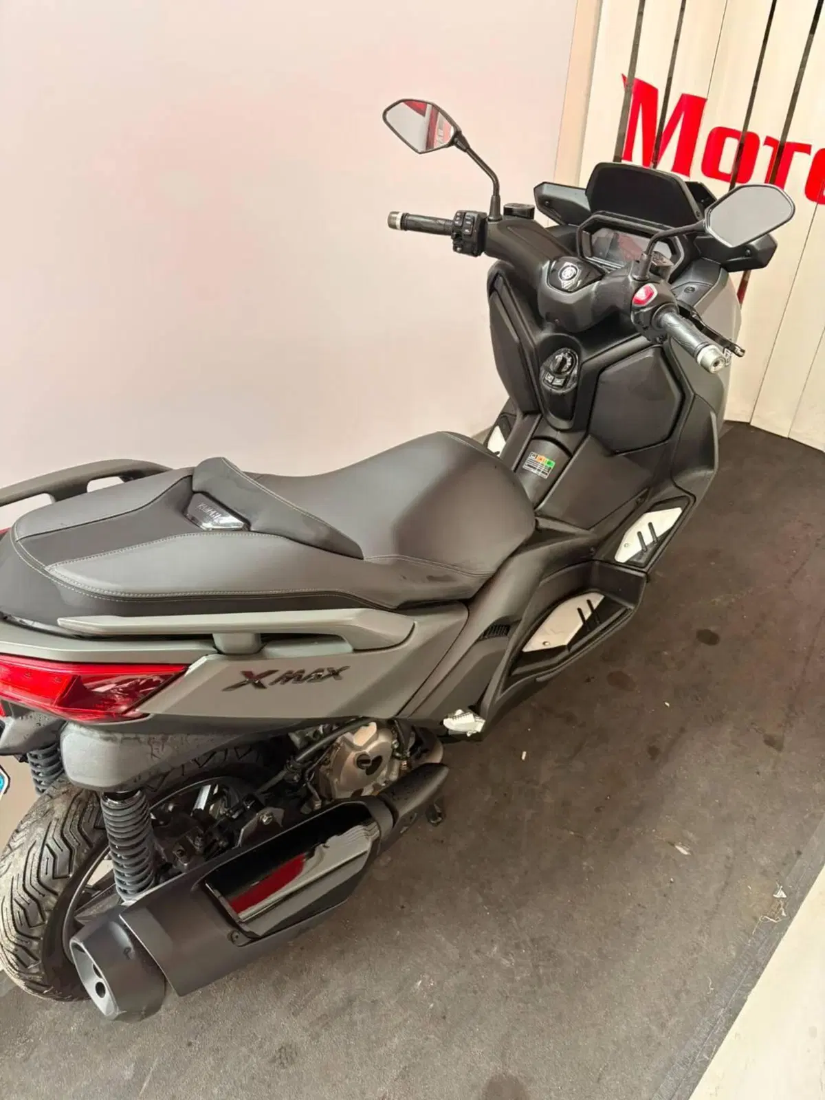 Yamaha X-Max 300 Tech Max+ (2025 - 26) (4)