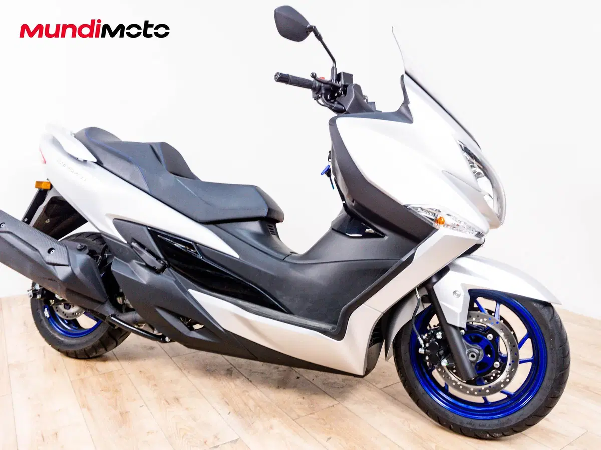 Suzuki Burgman 400 (2022 - 24) (2)