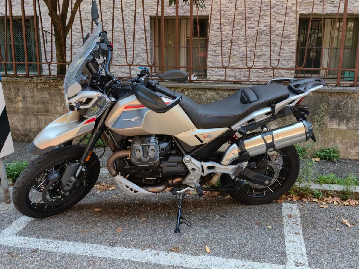 Moto Guzzi V85 TT Travel (2024 - 26)