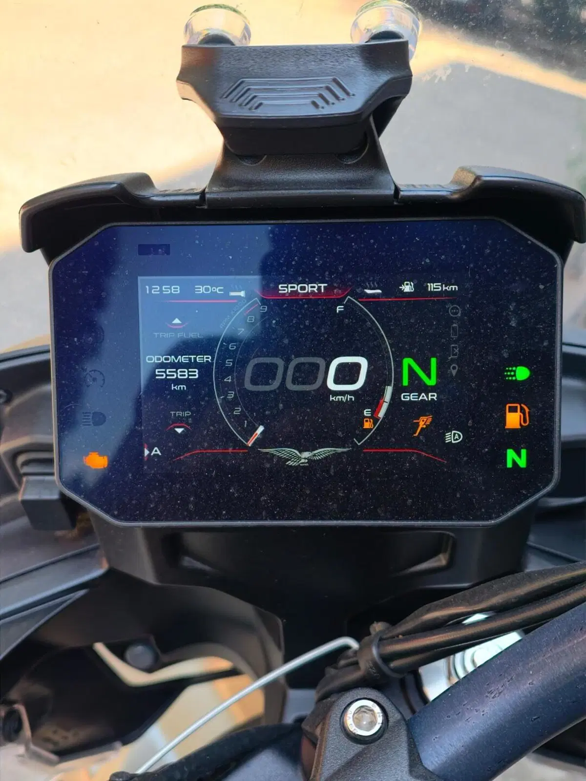 Moto Guzzi V85 TT Travel (2024 - 26) (4)