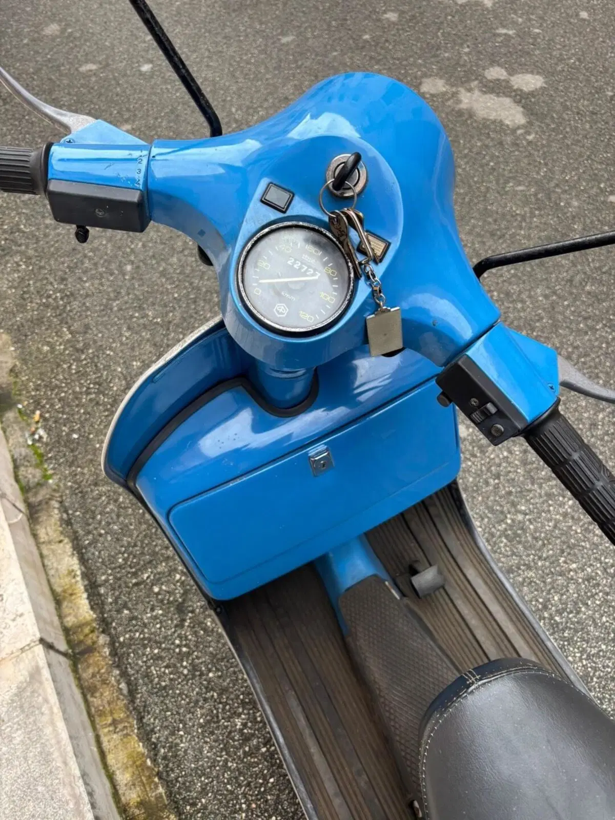 Piaggio Vespa 150PX (9)
