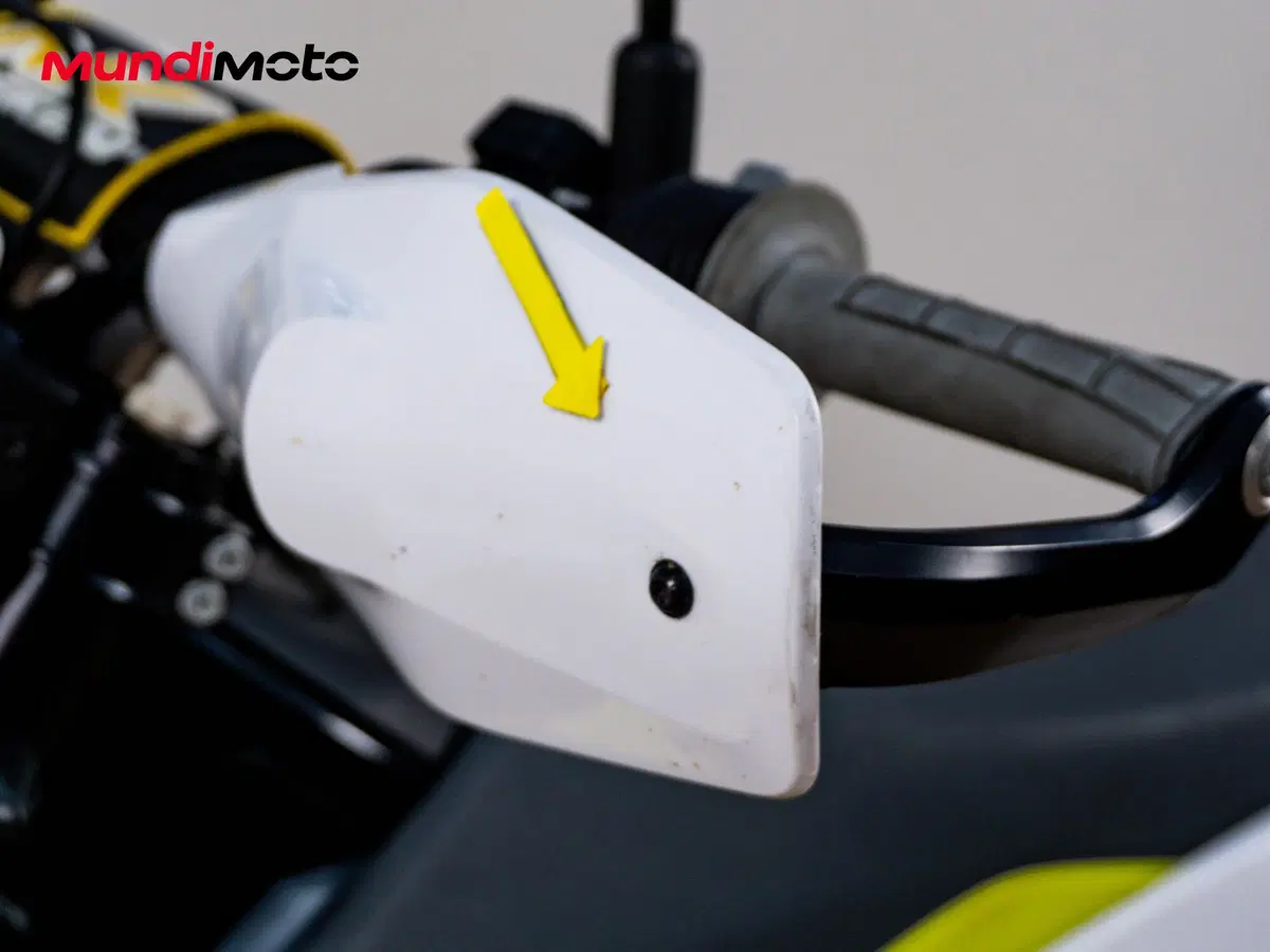 Husqvarna 701 Supermoto (2016) (15)