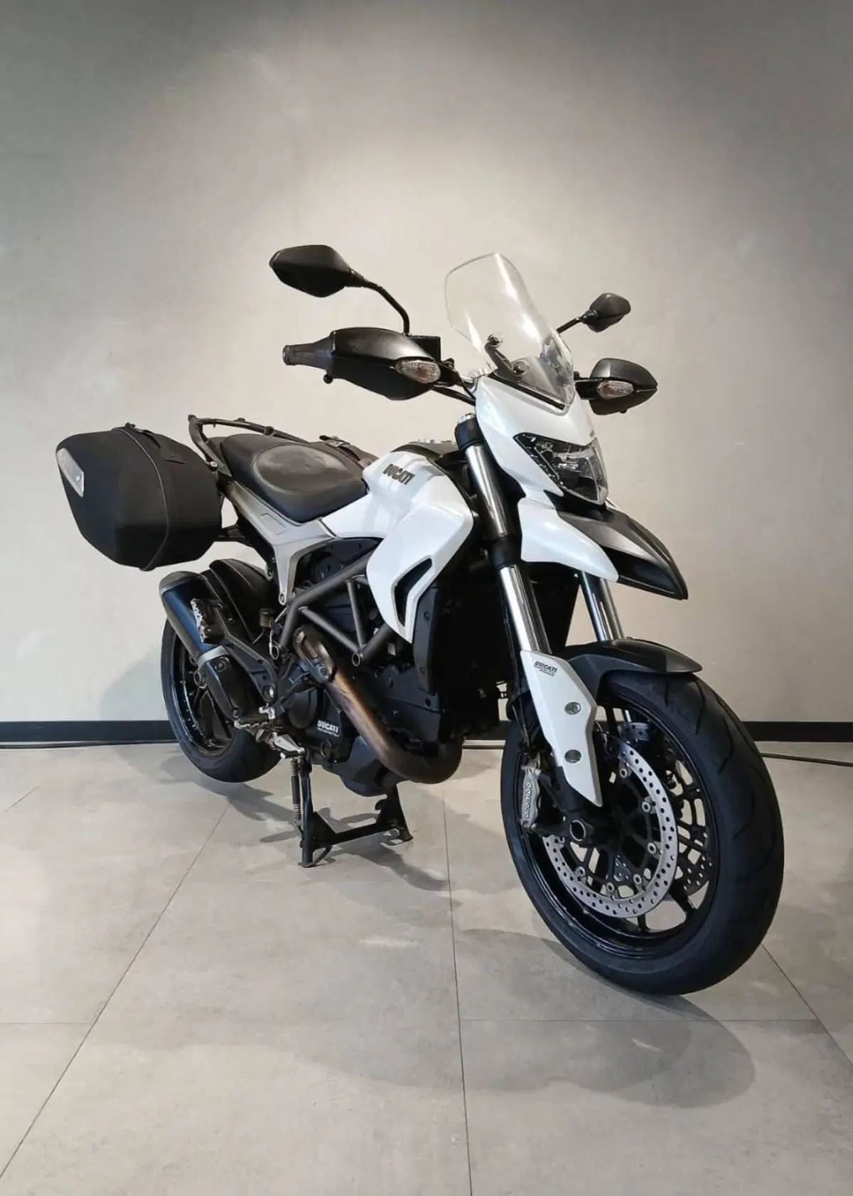 Ducati Hyperstrada 821 (2013 - 15) (2)