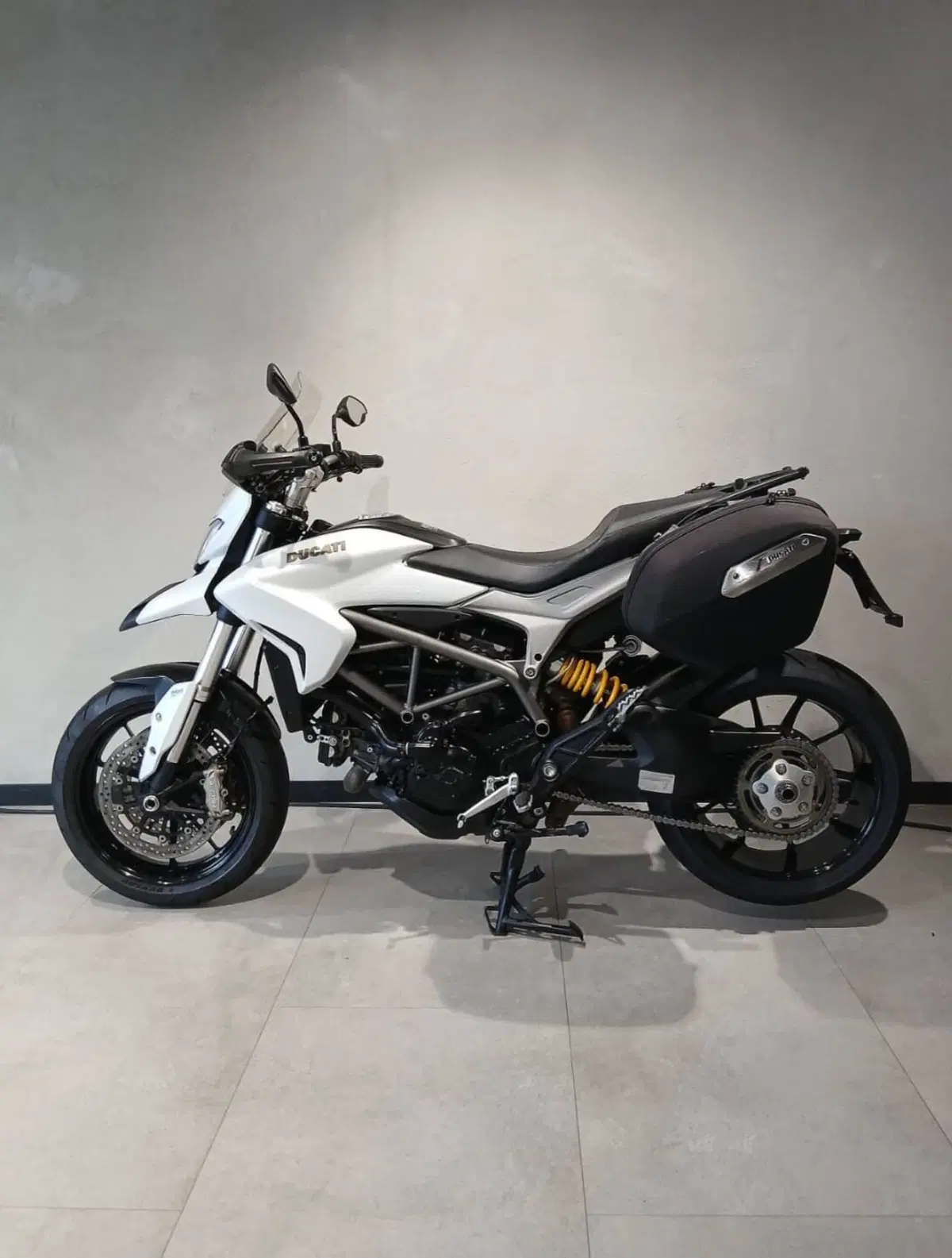 Ducati Hyperstrada 821 (2013 - 15) (5)