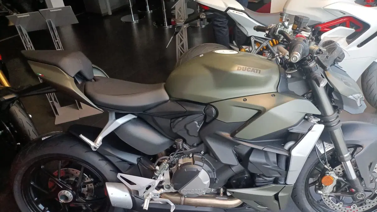 Ducati Streetfighter V2 (2022 - 24) (8)