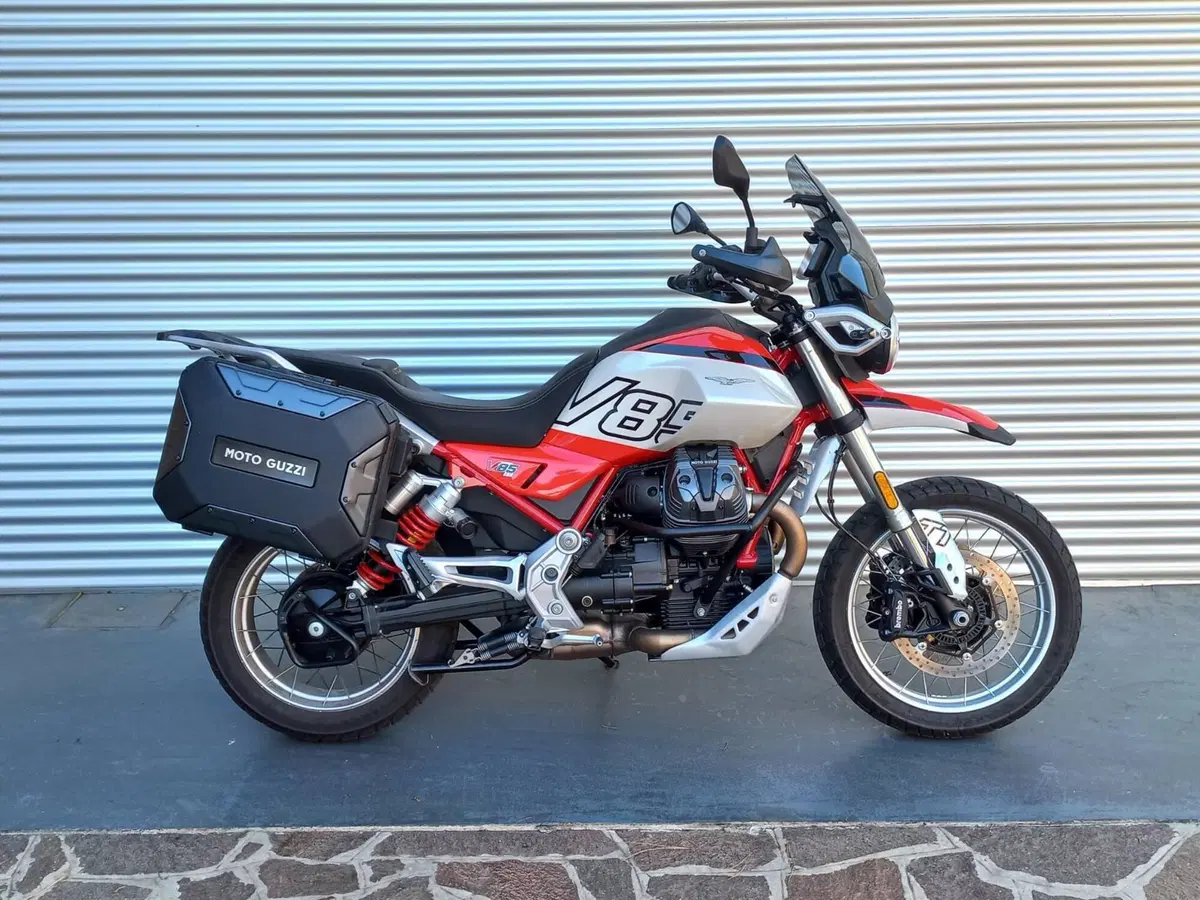 Moto Guzzi V85 TT (2024 - 26) (2)