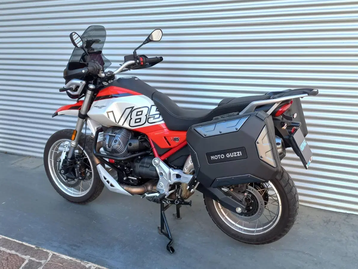 Moto Guzzi V85 TT (2024 - 26) (6)