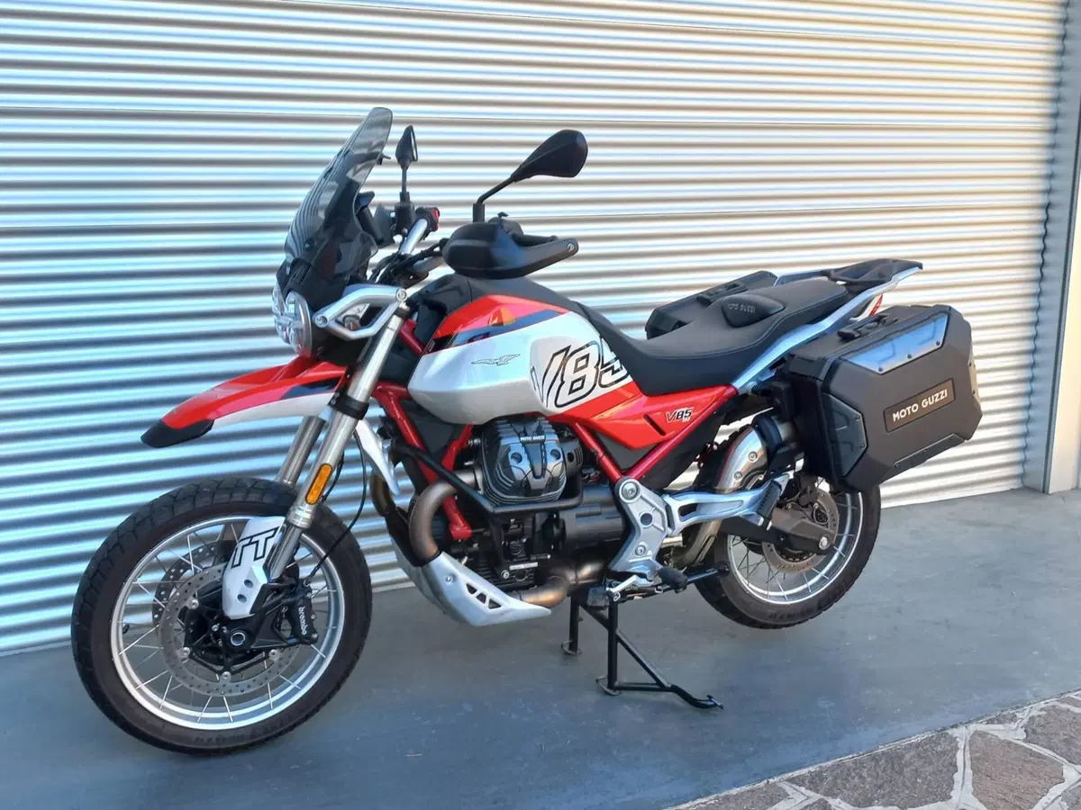 Moto Guzzi V85 TT (2024 - 26) (4)
